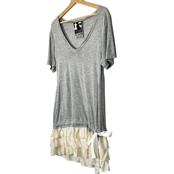 Young Fabulous &Broke Ruffled Hem V-Neck Tee - Picture 4 of 6